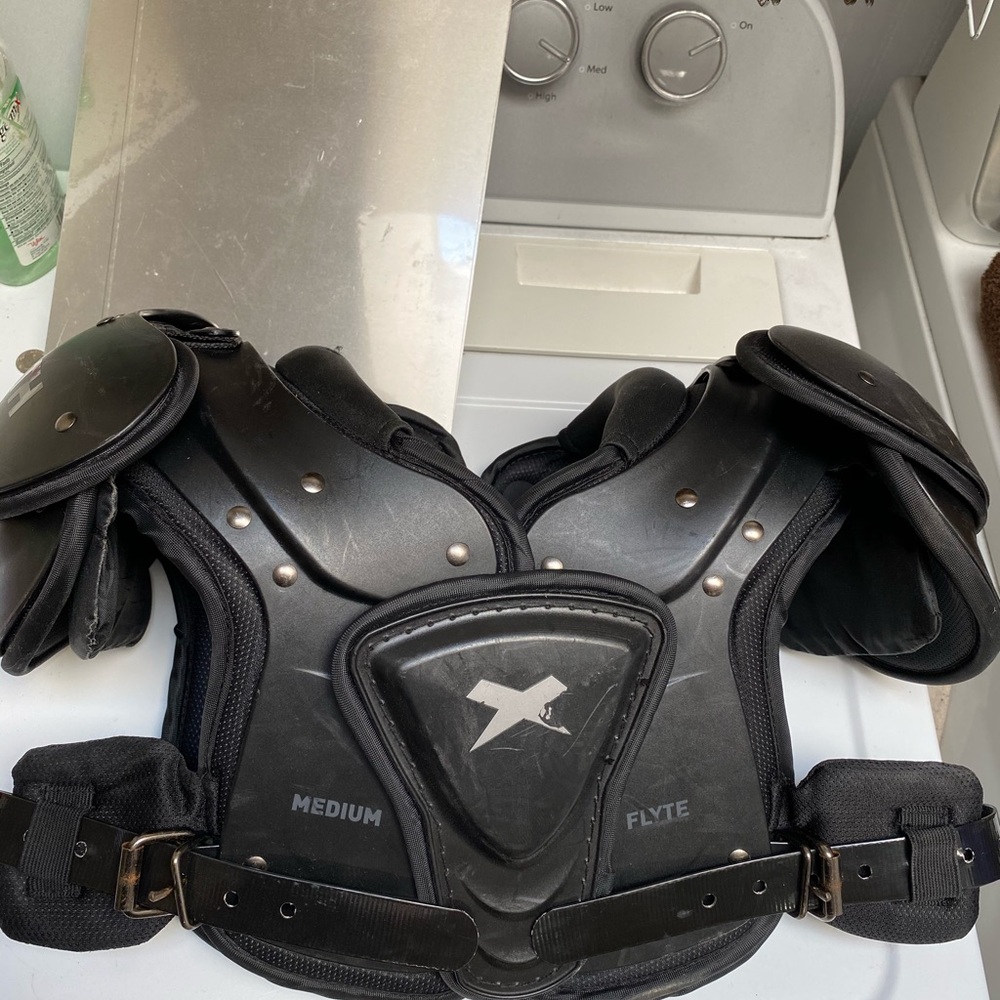 Xenith Youth Medium Shoulder Pads